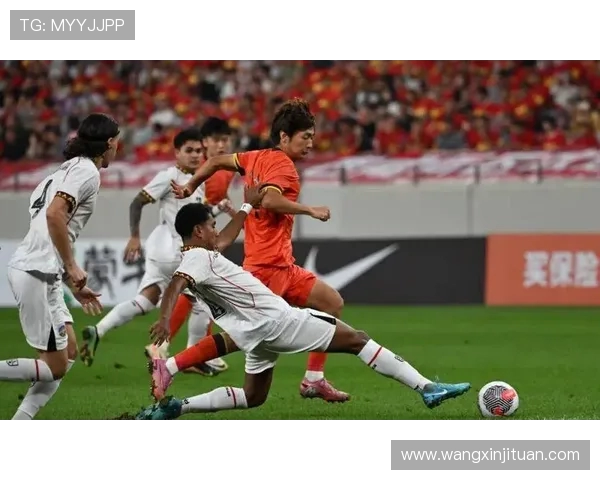 亚洲杯激战新加坡与中国队争锋相对谁能笑到最后引发球迷热议