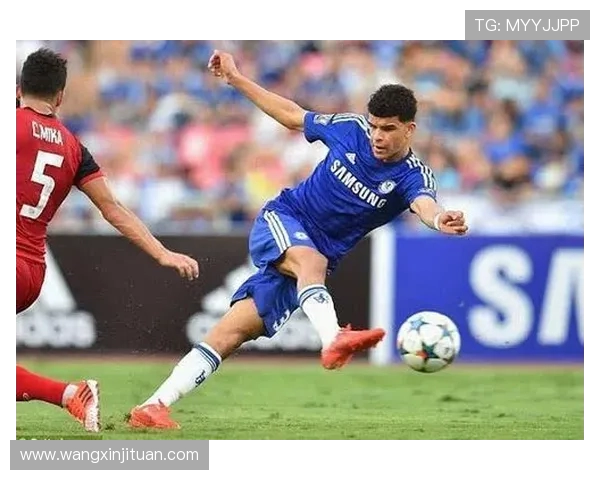 哈维西蒙斯的崛起之路：从青训天才到足坛新星的精彩历程