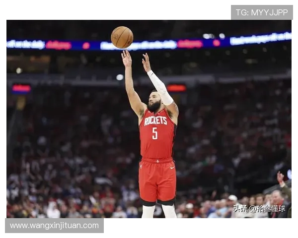 火箭与雷霆季后赛第四场激战回顾关键时刻与球员表现分析 火箭与雷霆季后赛第四场激战回顾关键时刻与球员表现分析