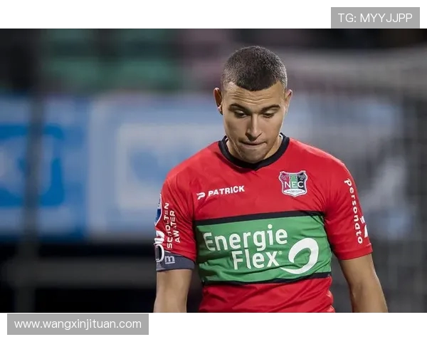 马丁内斯的传奇之路：从足球新星到世界级教练的成长历程