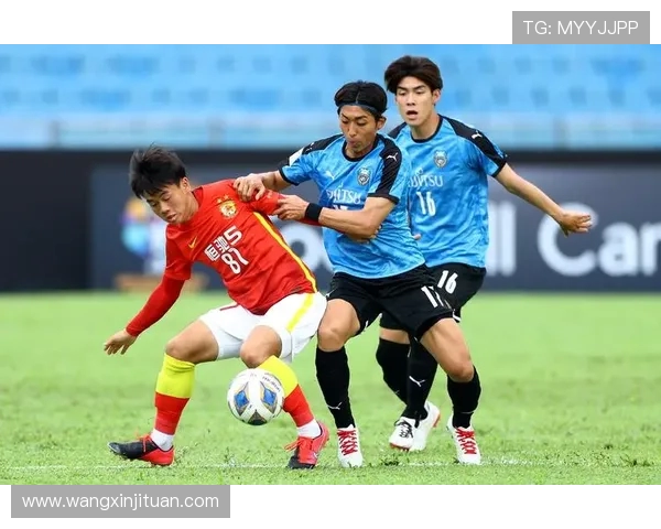 广州足球队技术争议引发热议球迷与专家观点碰撞分析